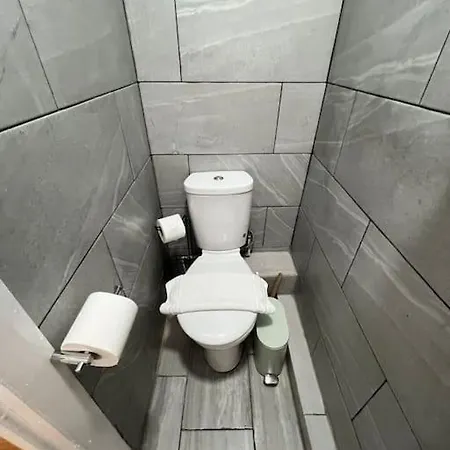 2 Bedroom Apartment Near Station London Exterior photo