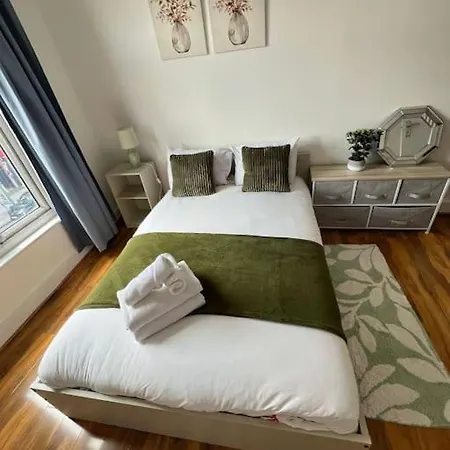 2 Bedroom Apartment Near Station London Exterior photo