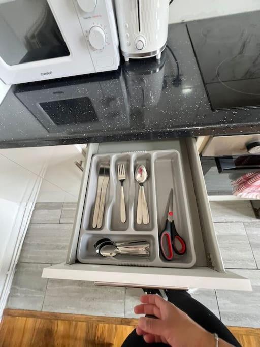 2 Bedroom Near Station Appartamento *