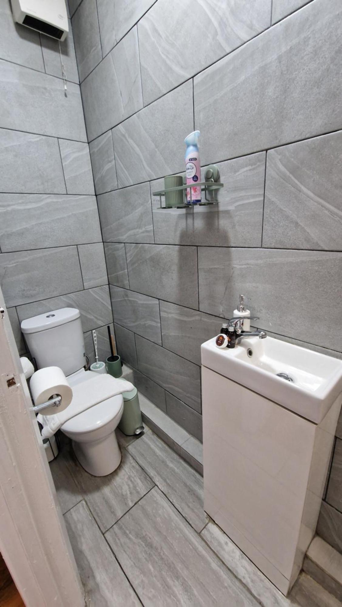 Appartamento 2 Bedroom Near Station Londra